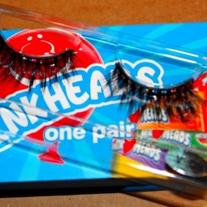 Single Pair Magnetic Lashes - Comes with custom candy case.